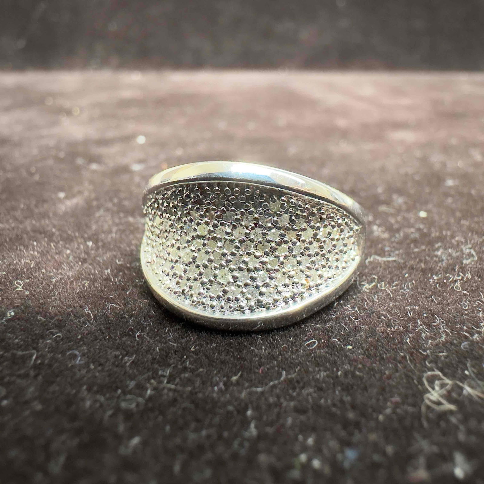 Moissanite Diamond Simulant Sterling Silver 925 Ring: This item is in good pre-owned, previously used/displayed condition with noticeable light wear, and surface scratches. Please reference all photos for full details. This piece of jewelry has been test