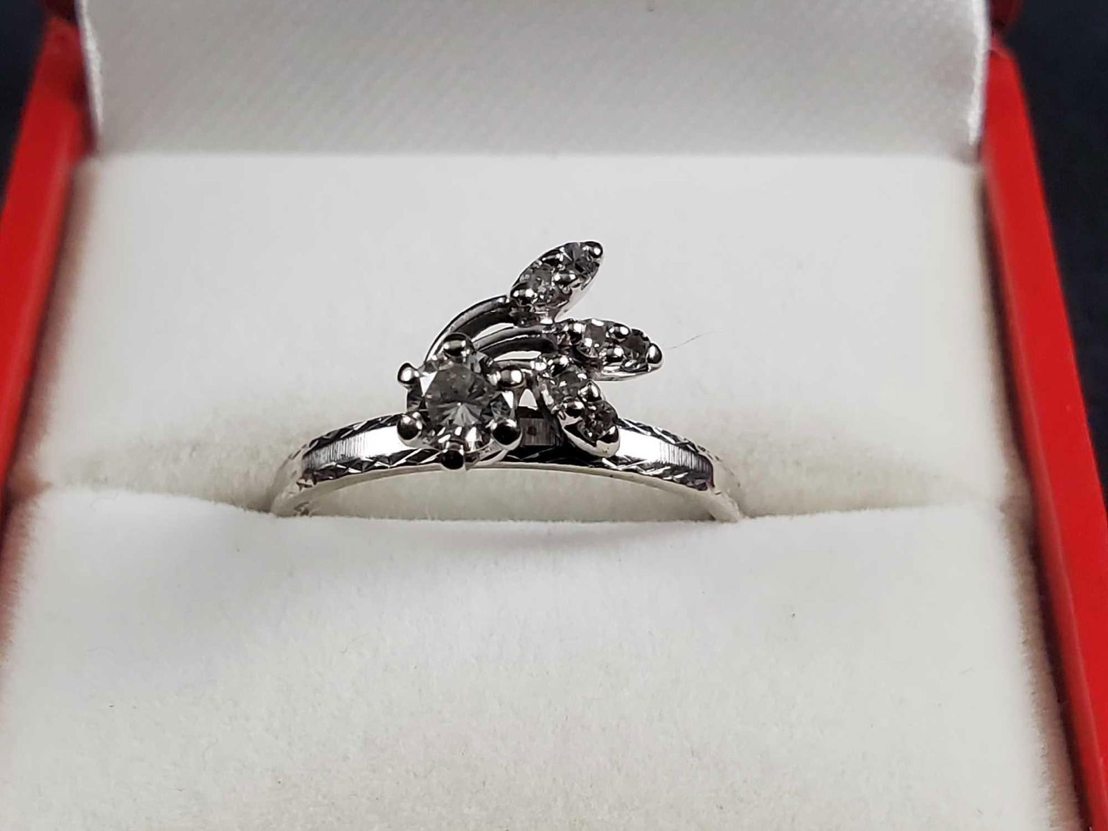 14K White Gold Cubic Zirconia Ring Size 8 (1 of 6)