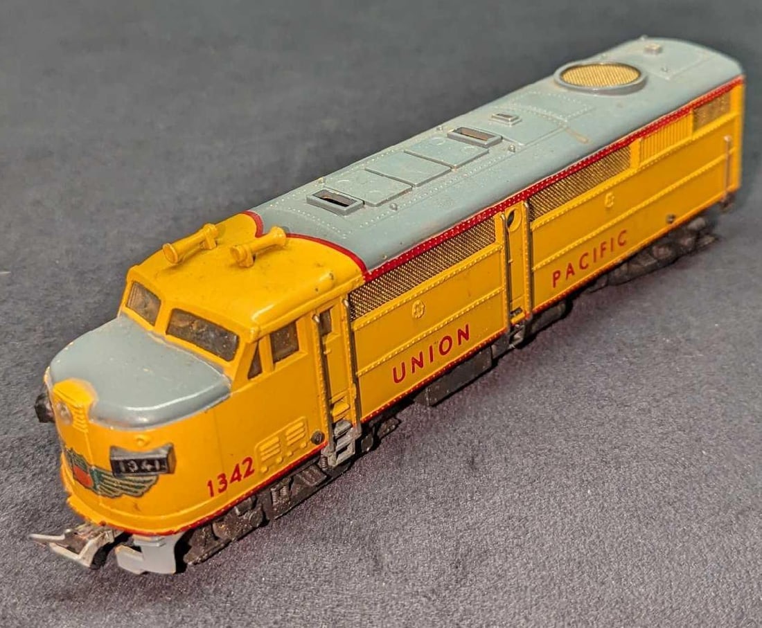 Fleischmann HO 1342 Union Pacific Locomotive (1 of 10)