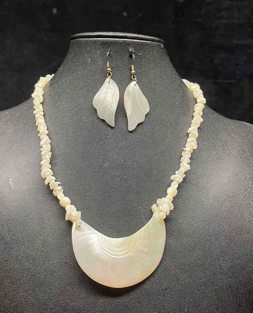 Vintage Mother Of Pearl Angel Wing & Palm Tree Earrings With Necklace (1 of 10)