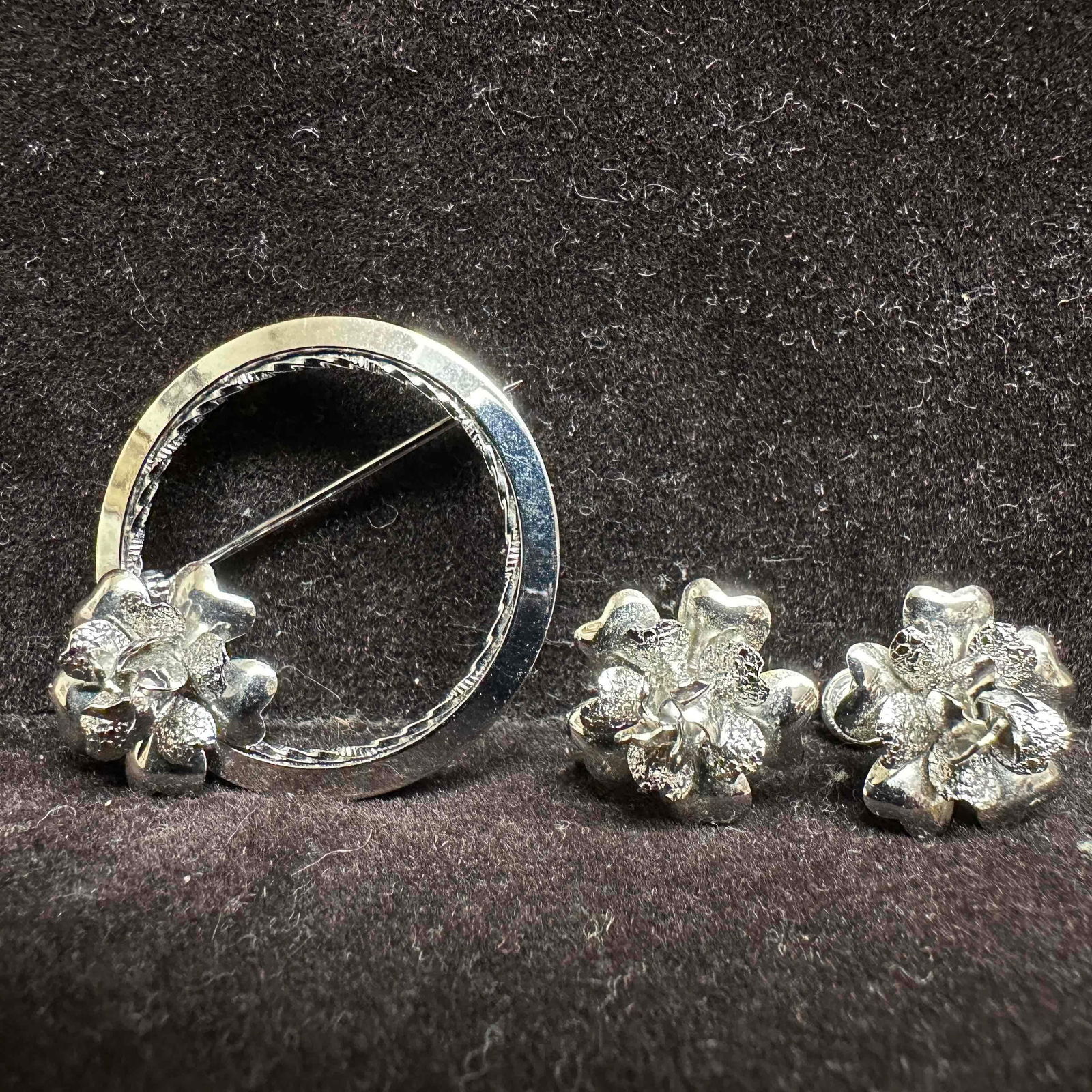 Star Art Flower Floral Brooch and Earrings Sterling Silver Set D73: This item is in good pre-owned, previously used/displayed condition with noticeable light wear, and surface scratches. Please reference all photos for full details. This piece of jewelry has been test