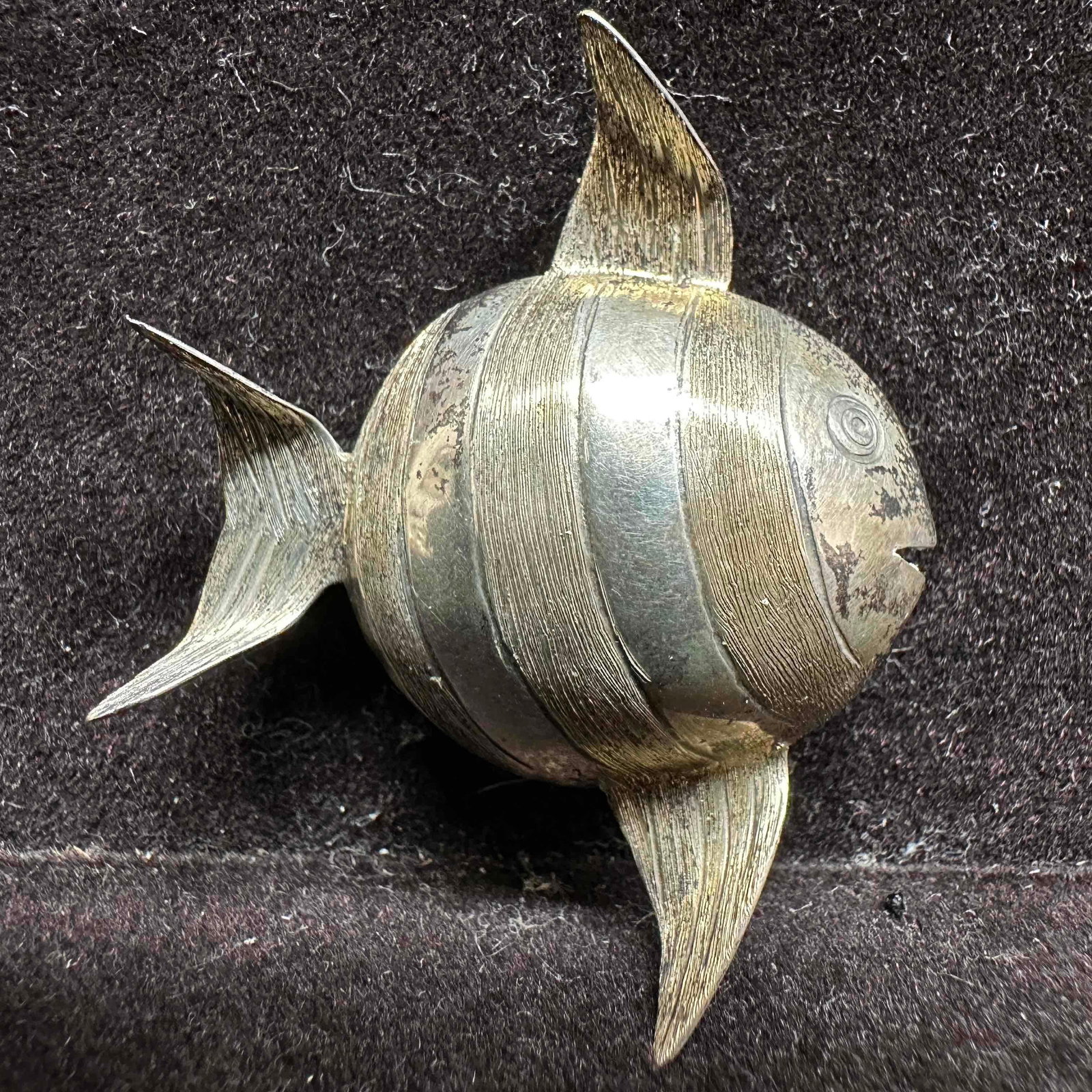 Taxco Mexico Sterling Silver Fish Brooch Pin D77: This item is in good pre-owned, previously used/displayed condition with noticeable light wear, and surface scratches. Please reference all photos for full details. This piece of jewelry has been test