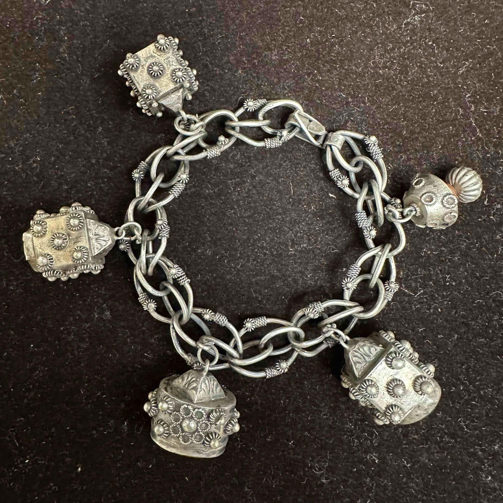 800 Silver Etruscan Style Interconnected Link Chain Bracelet with Glass Accent Charms I13 (1 of 7)