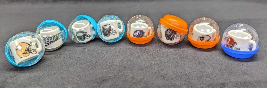 8 Mini Ceramic NFL Football Team Mugs (1 of 9)