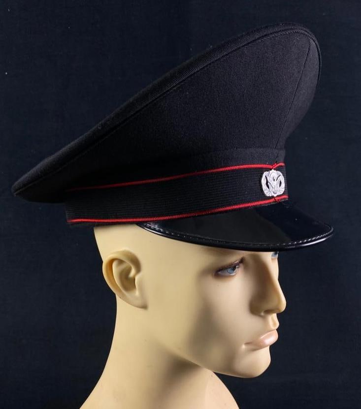 Italian Police Uniform Hat: Italian Police Uniform Hat Uniform cap for the Italian Carabinieri, or gendarmerie. The hat is in exceptional condition and appears unissued. Inside of the hat is the name of the manufacturing compan