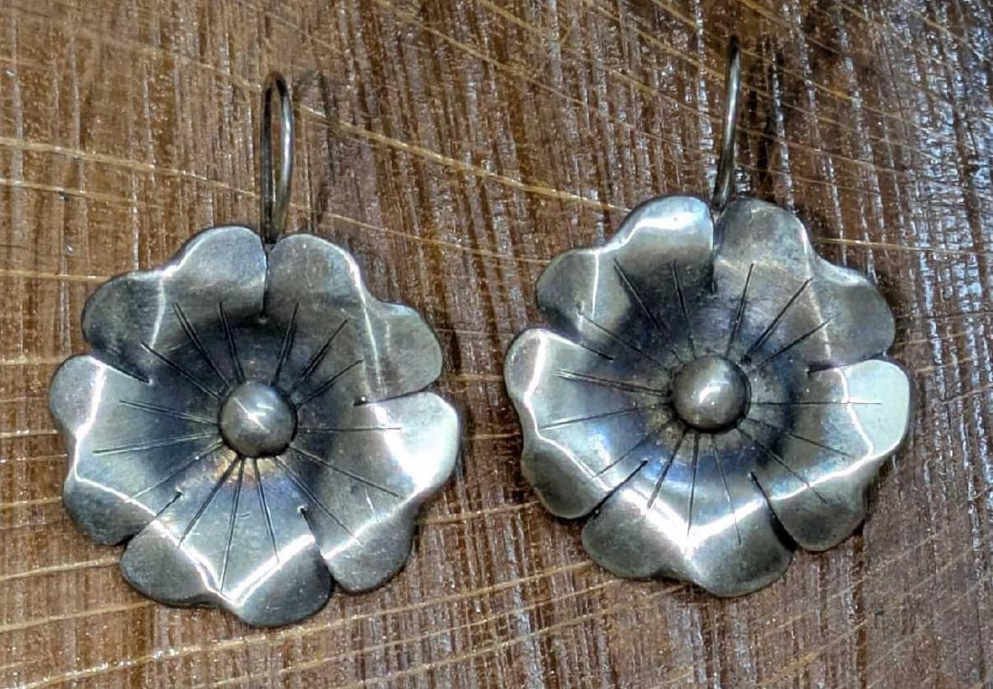 Vintage BL Sterling Silver Flower Earrings (1 of 5)