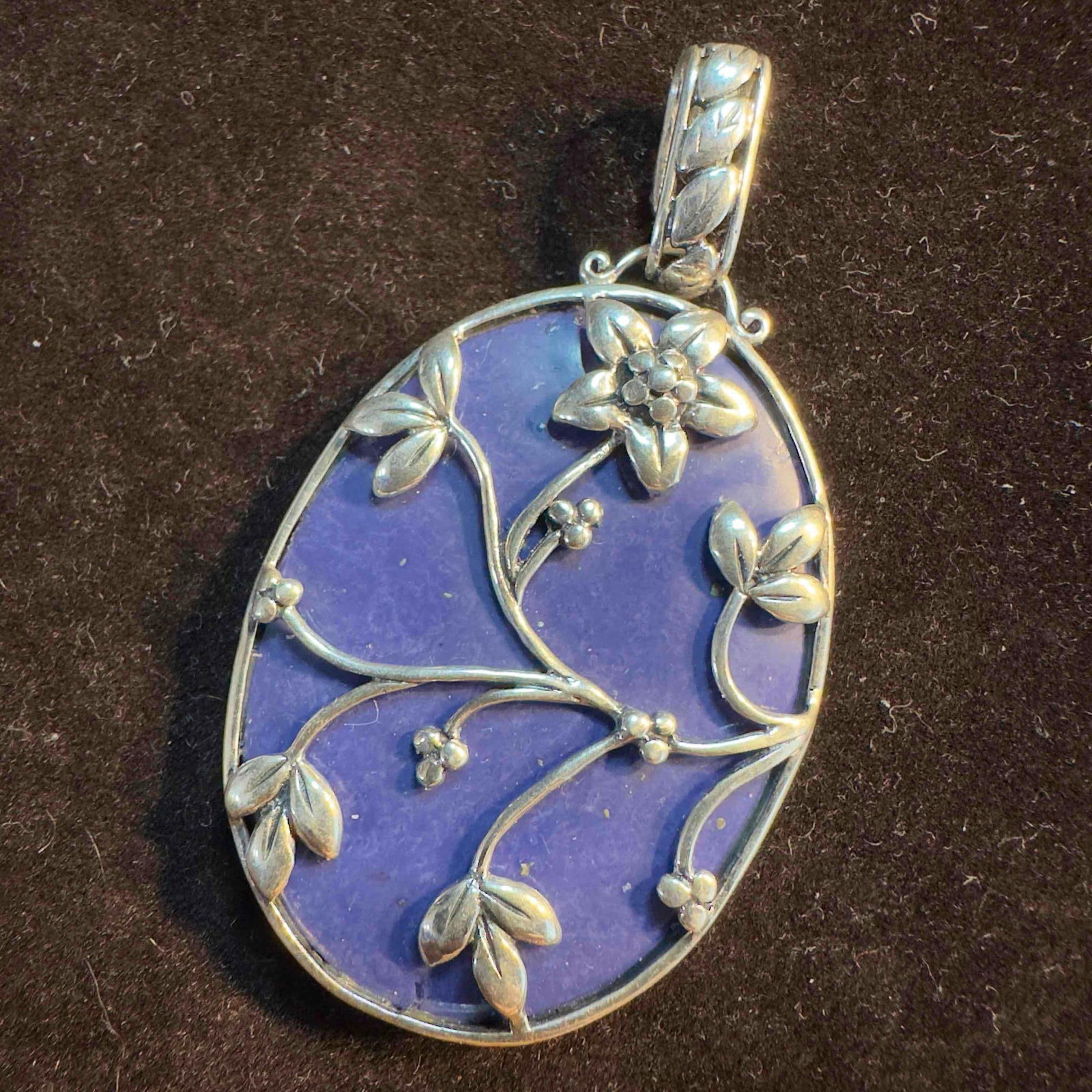 Lapis Lazuli Purple Gemstone Sterling Silver Floral Pendant: This item is in good pre-owned, previously used/displayed condition with noticeable light wear, and surface scratches. Please reference all photos for full details. This piece of jewelry has been test