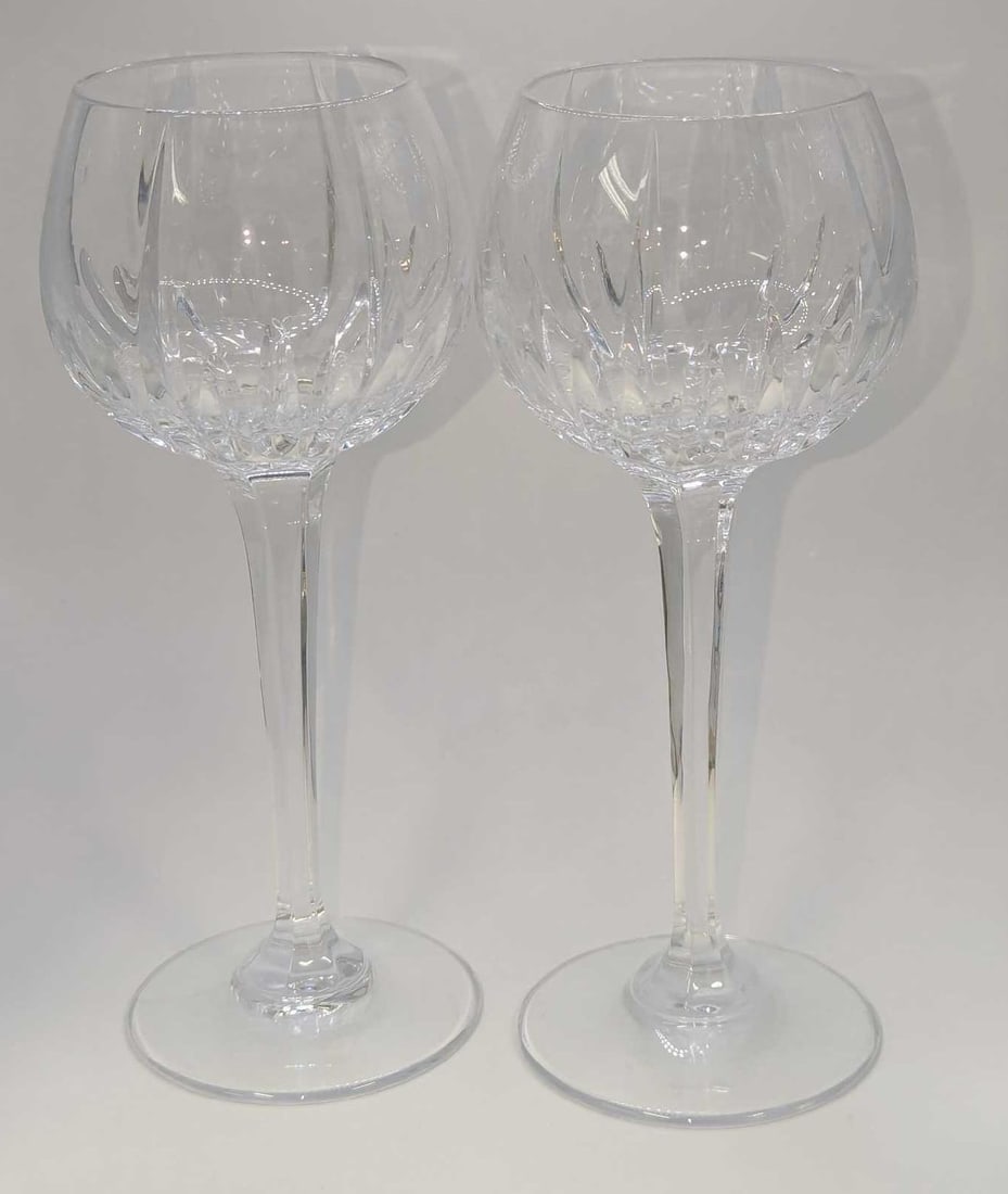 2 8" Artic Lights Wine Glasses B: 2 8" Artic Lights Wine Glasses B. Each of the glasses is approx 3 1/2" x 3 1/2" x 8 1/4" and the total weight is 1.40lb. Both of the glasses do not have any chips or cracks.