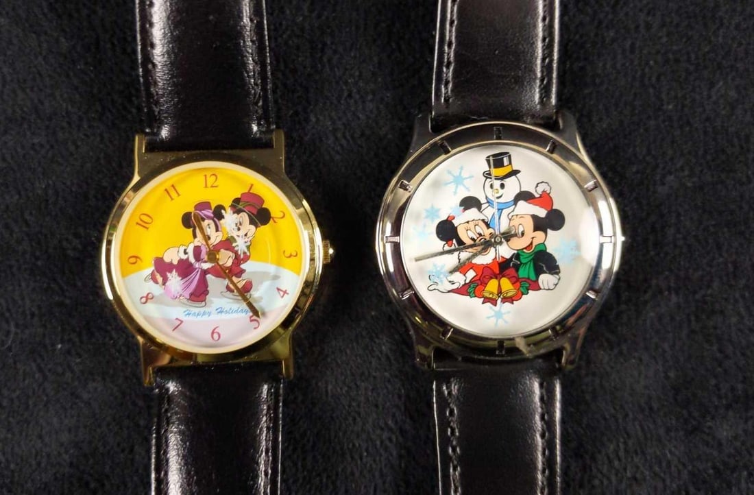 2 Disney Cast Exclusive Holiday Celebration Watches (1 of 7)