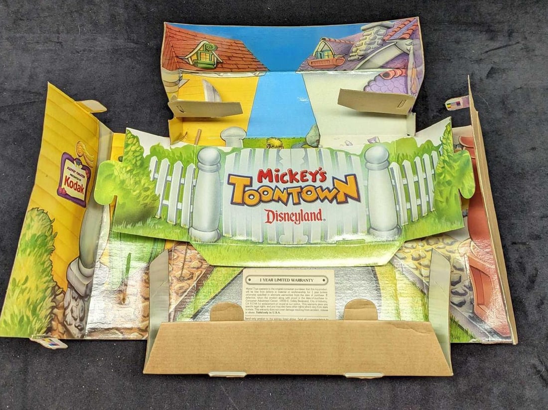 Disney Toontown Minnie Mouse Puppet Theater (1 of 3)