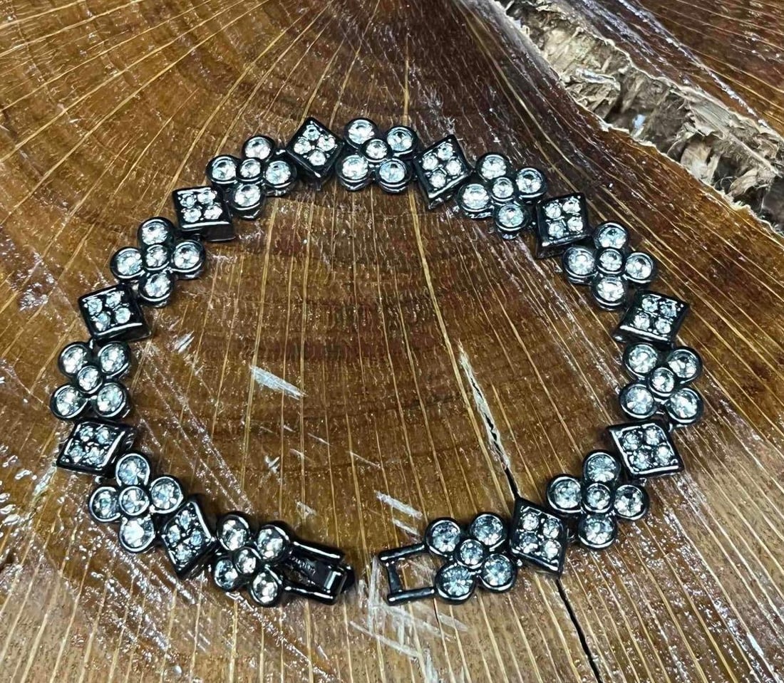 Joan Rivers Silver Tone Gemstone Tennis Bracelet (FC): This lot contains a Joan Rivers Silver Tone Gemstone Tennis Bracelet (FC). Bracelet is approx. 7 3/4" unclasped. Total weight is 0.9oz. Overall the tennis bracelet is in good used condition with no no