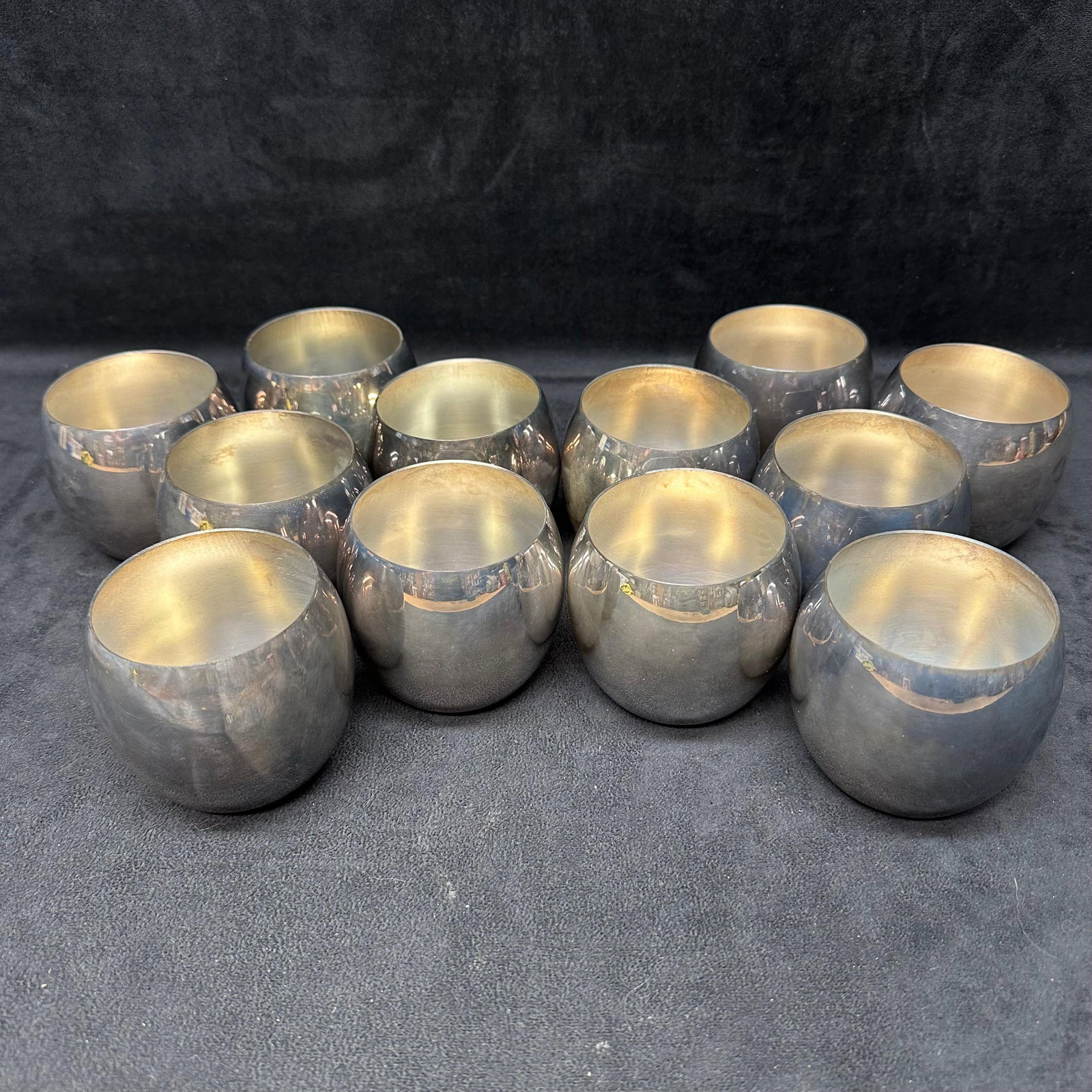 Newburyport Silver Co. Silver-Plated Cordial Goblets 4322 Twelve Cups Set: Elegant set of 12 rounded silver-plated cordial or shot goblets by Newburyport Silver Plated, marked 4322 on the base. Each features a smooth mirror finish exterior with silver-wash interior and felt