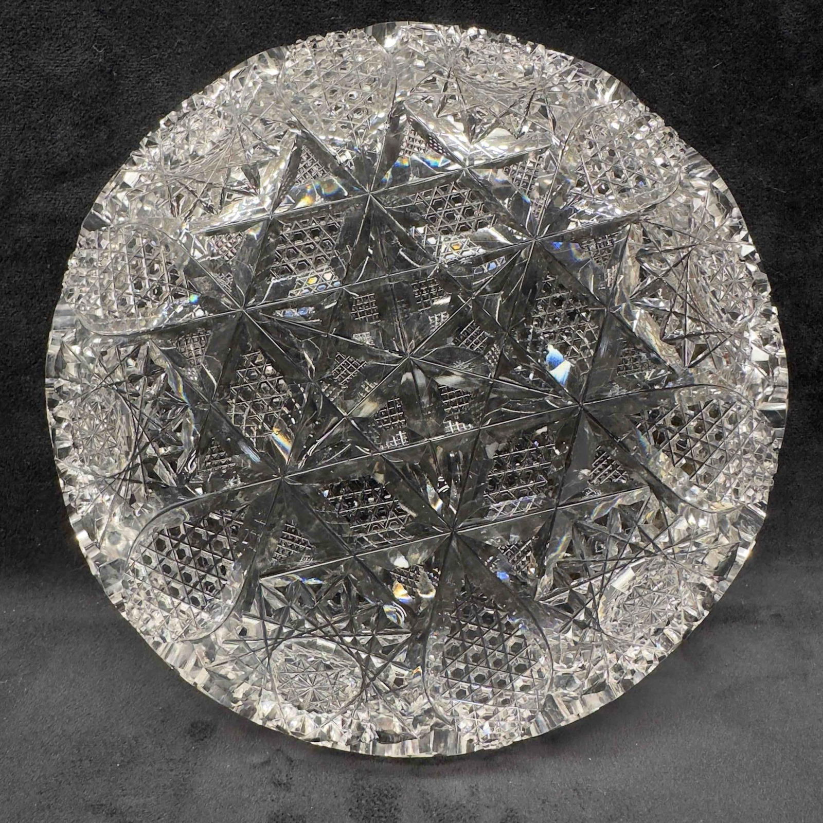Vintage Antique American Brilliant Cut Crystal Low Bowl Hobster and Diamond: Vintage Antique American Brilliant Cut Crystal Low Bowl Hobster and Diamond. Crystal etched glass art rigged bowl. Light chips and cracks along the edges. This item is in good pre-owned, previously di