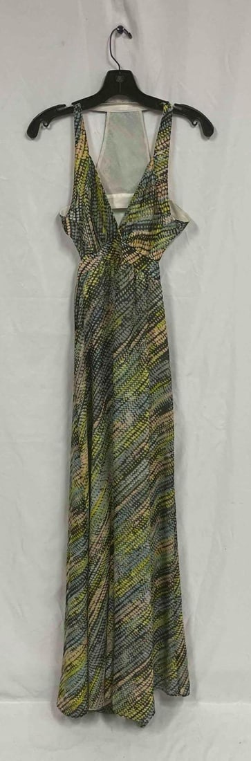Armani Exchange Long Geometric Pattern Dress Size 2: This lot contains a Armani Exchange Long Geometric Pattern Dress Size 2. Total weight is less than 1lb. Overall the dress is in good pre owned condition with some light wear from use over time.