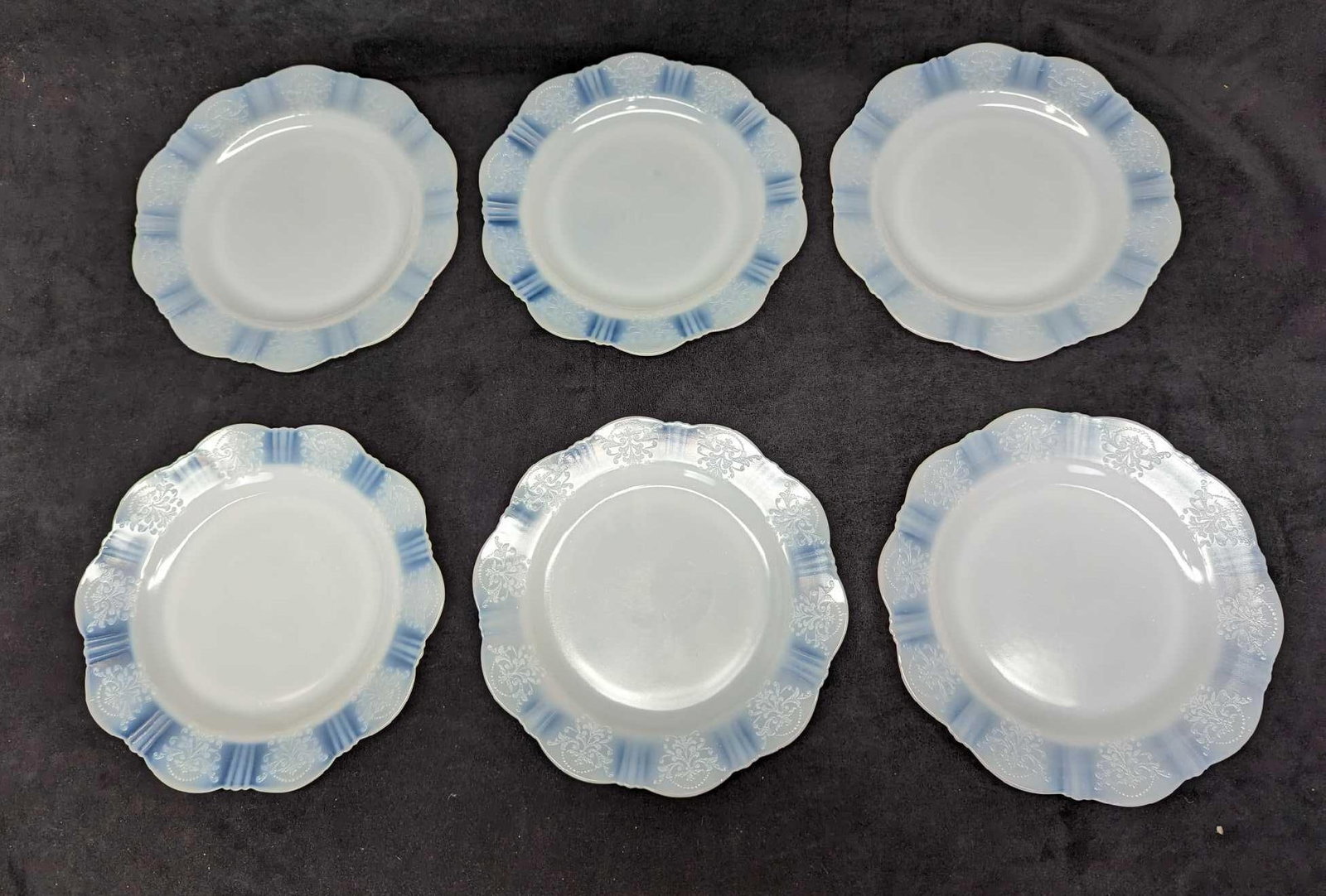 6 MacBeth Evans American Sweetheart Dinner Plates: 6 MacBeth Evans American Sweetheart Dinner Plates. Each of these translucent white glass plates is approx 10" x 3/4" x 7" x 10" and the total weight is 5.82 lbs. The plates have no chips or cracks.&nb