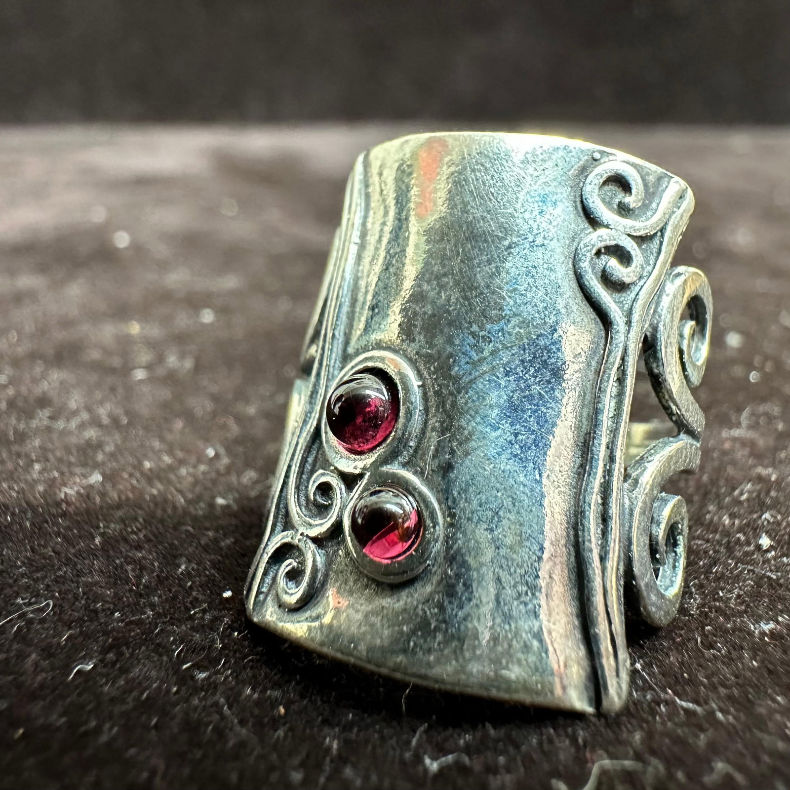 Israel 925 AS Sterling Silver Scroll Band Gemstone Ring: This item is in good pre-owned, previously used/displayed condition with noticeable light wear and surface scratches. Please reference all photos for full details. This piece of jewelry has been teste
