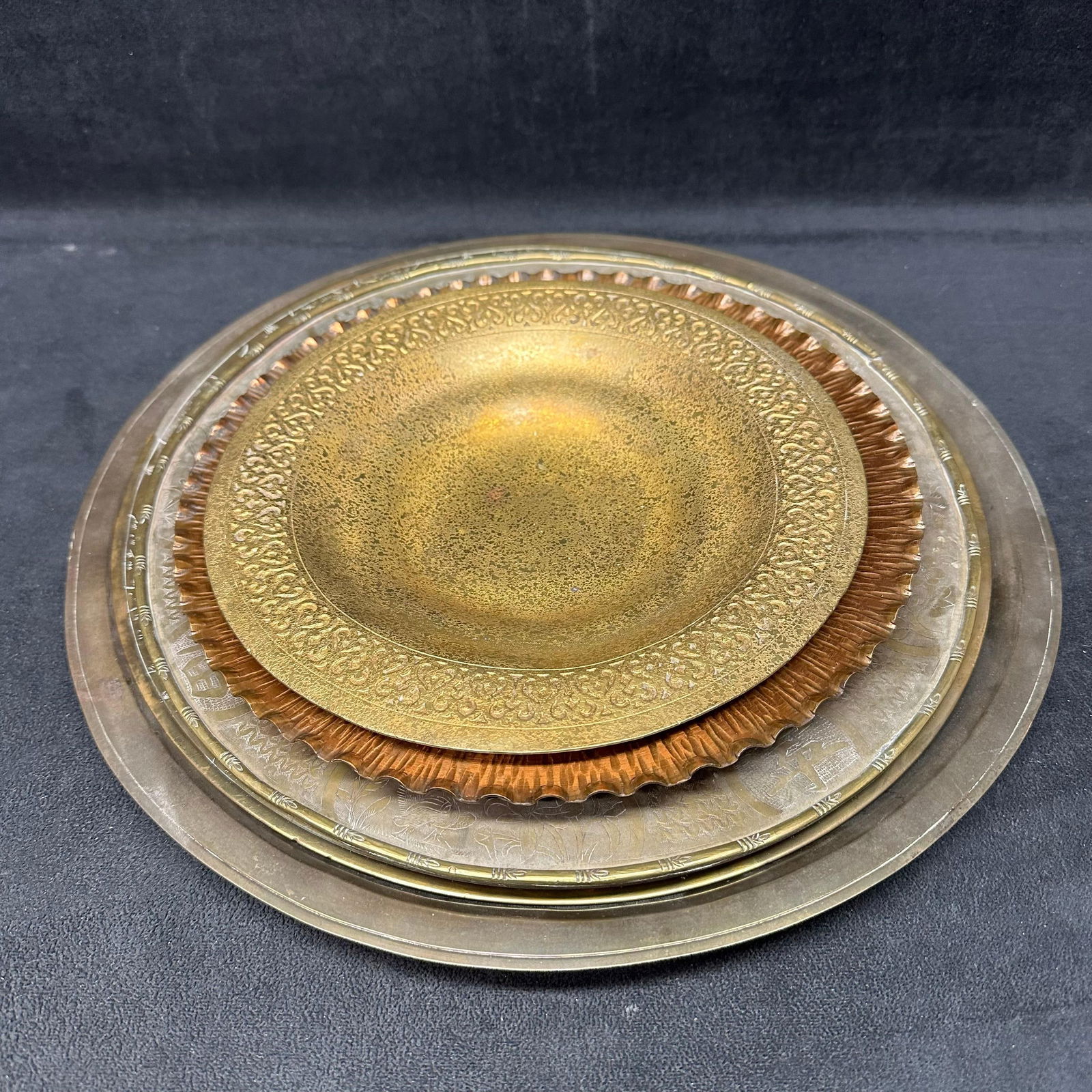 Mixed Lot of Brass and Copper Metal Decorative Plates and Trays (1 of 13)