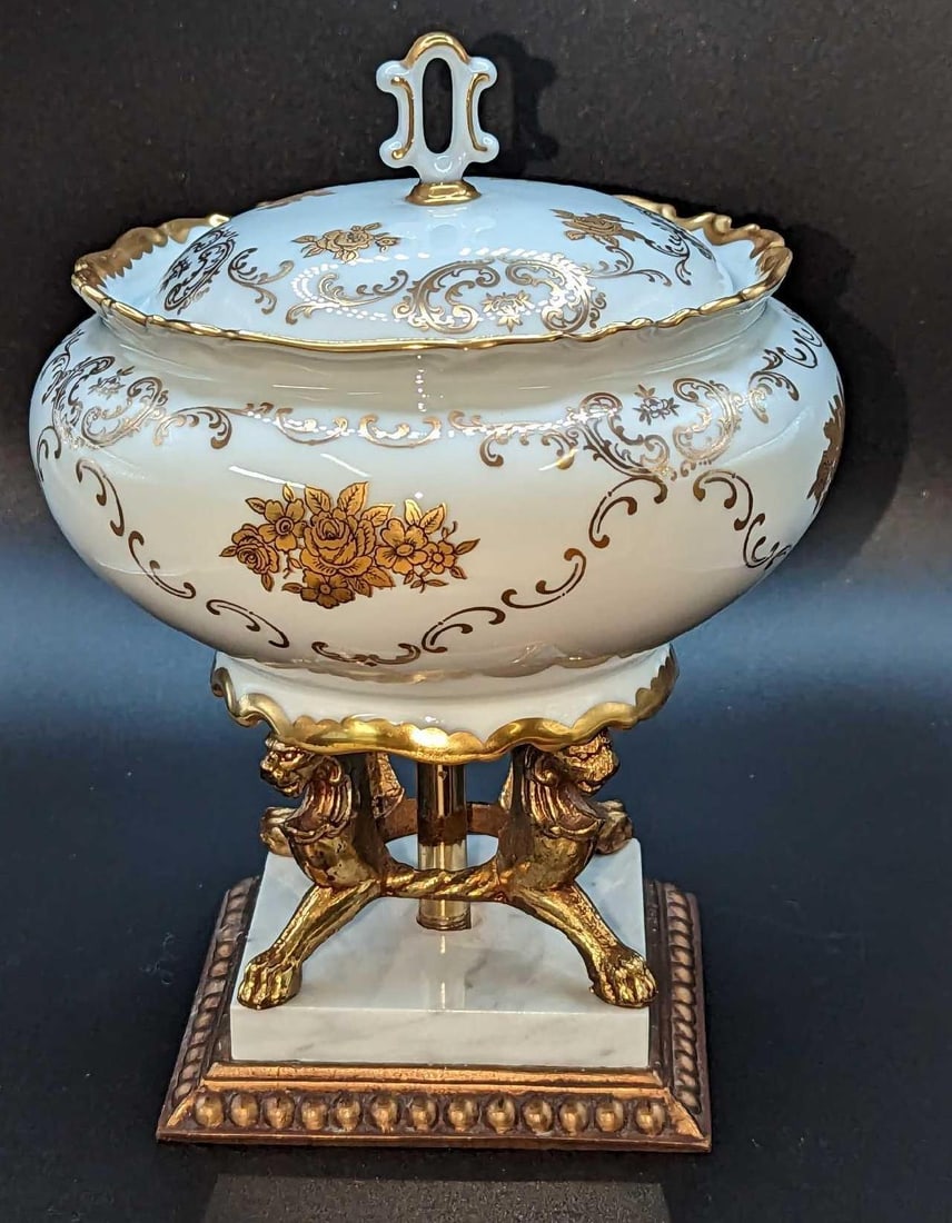 Vintage Porcelain And Brass Covered Bowl: Vintage Porcelain And Brass Covered Bowl. Its maker and date of creation are unknown. This is approx 5 1/2" x 5 1/2" x 7 1/2" and it weighs 2.58lbs. The covered bowl has no chips or cracks.