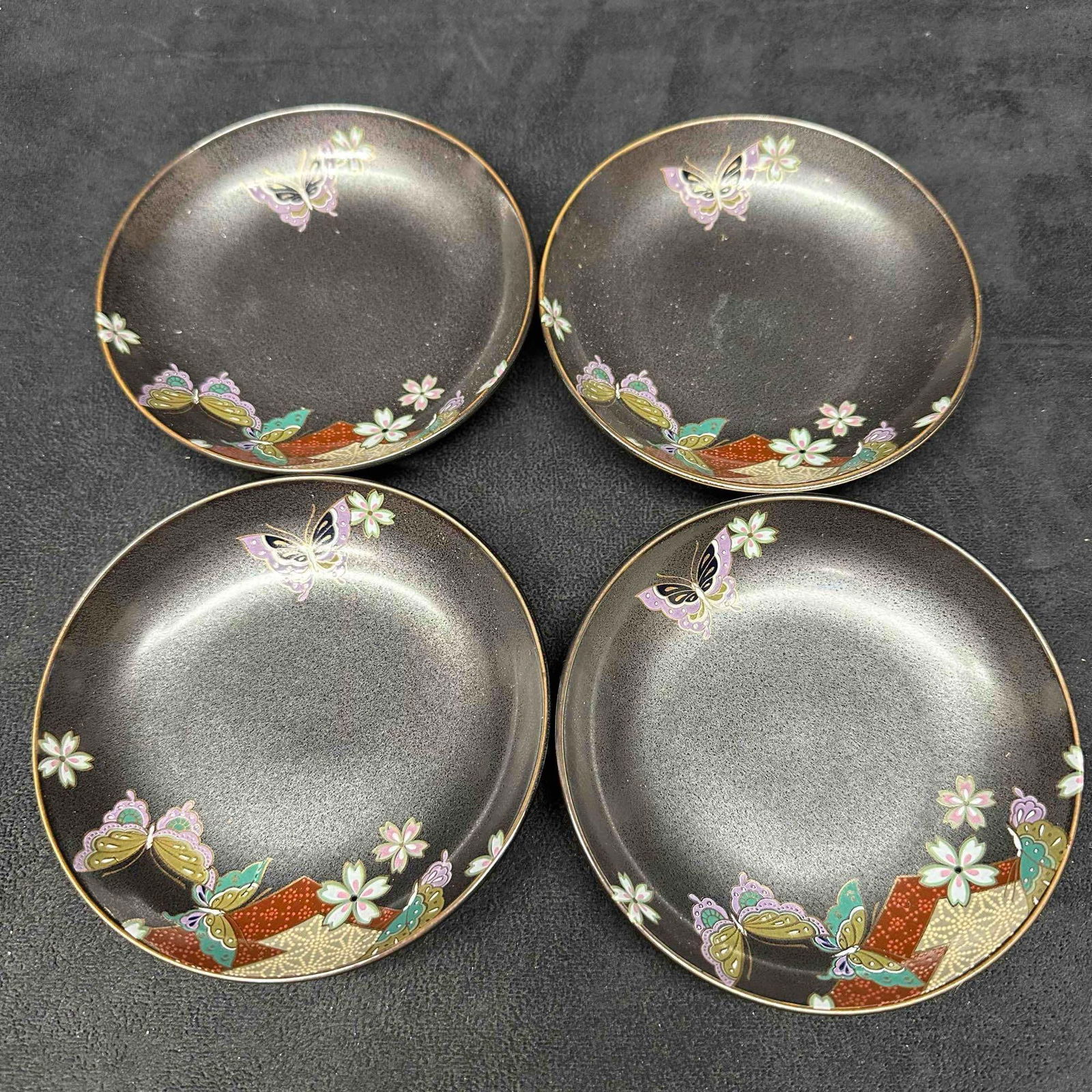 Set of Four Japanese Lacquerware Plates Hand Painted Butterflies and Floral Design (1 of 9)