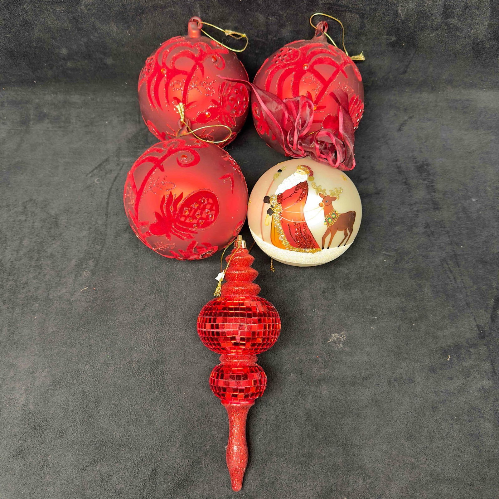 Holiday Christmas Ornament Set Lot of 5 Five Red Baubles: Holiday Christmas Ornament Set Lot of 5 Five Red Baubles . This holiday Christmas ornament set features three red baubles, one red tear drop ornament, and one white bauble ornament with Santa. These i