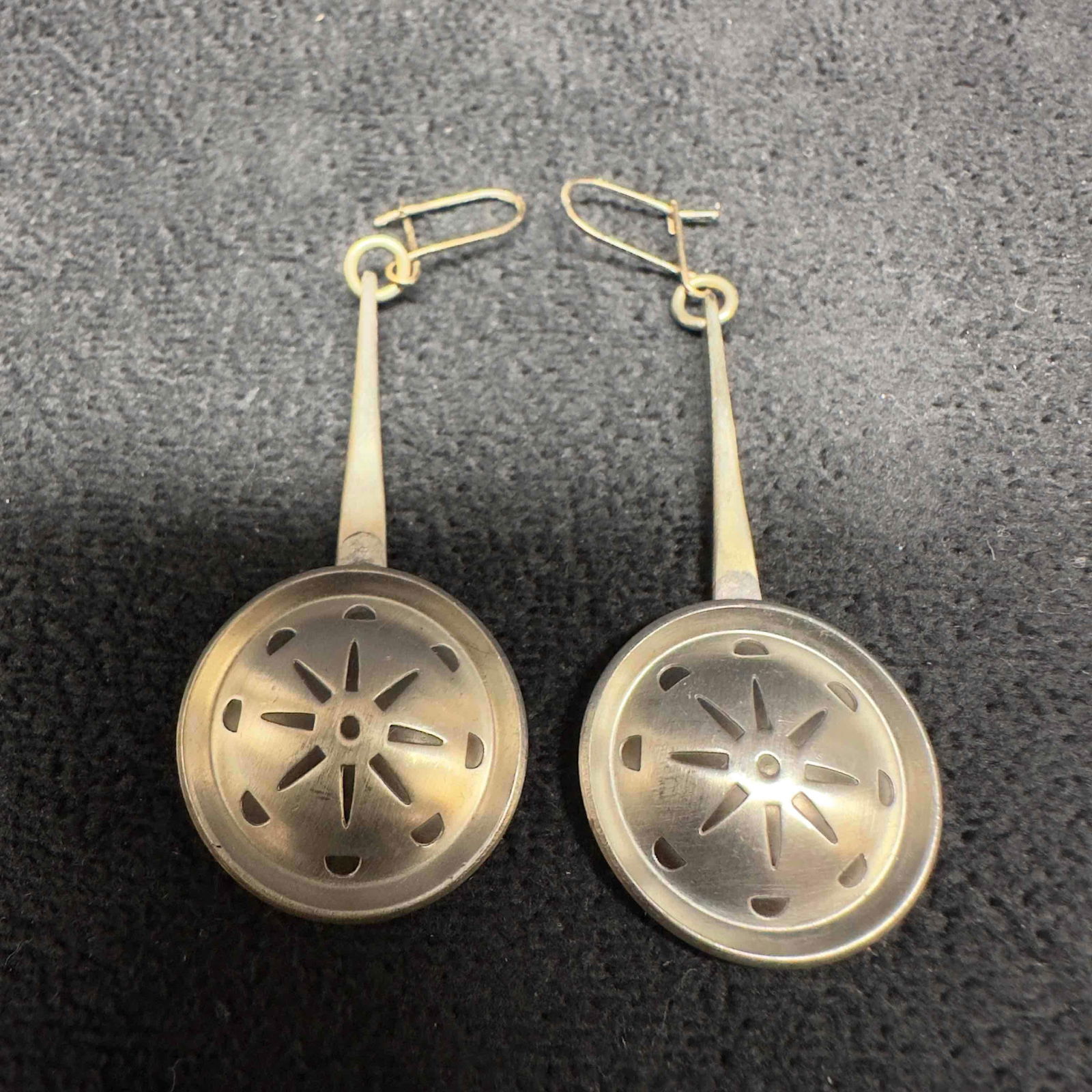 Jorgen Jensen Denmark Pewter Dangle Drop Earrings G36: Jorgen Jensen Denmark Pewter Dangle Drop Earrings G36. Pewter earrings with a beautiful design on each. The earrings feature a hook clasp closure. Etched Jorgen Jensen identifying markings on the back