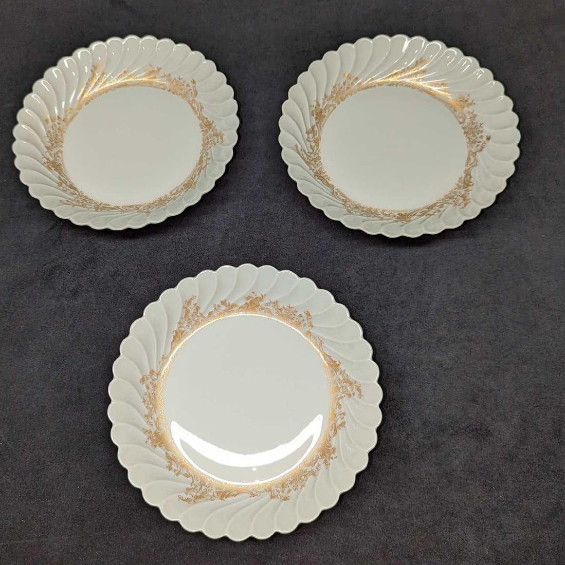 3 Retired Haviland Ladore Coupe Soup Bowls: Retired Haviland Ladore Coupe Soup Bowls. This Gold on White series of fine china was released in 1962 - 1988. The Coupe Soup Bowls are approx 7 1/2" x 7 1/2" x 1 1/8" and together they weigh 2.47 lbs