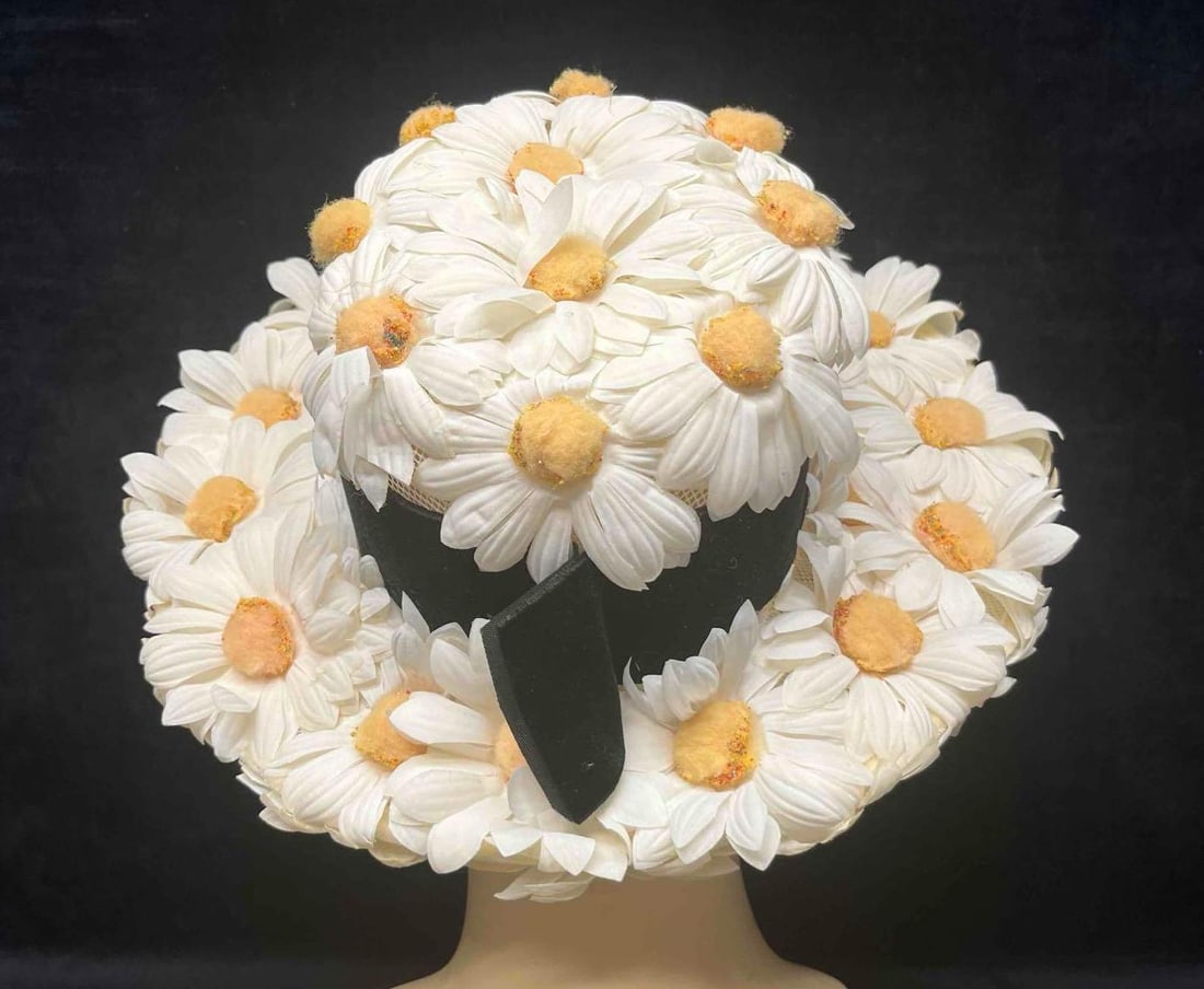 Unique Daisy Costume/Dress Up Hat: This lot contains a Unique Daisy Costume/Dress Up Hat. The total weight in the box is approx 0.7lbs. The box is approx 16" x 16" x 7 3/4". Overall the vintage hat is in good pre owned condition w