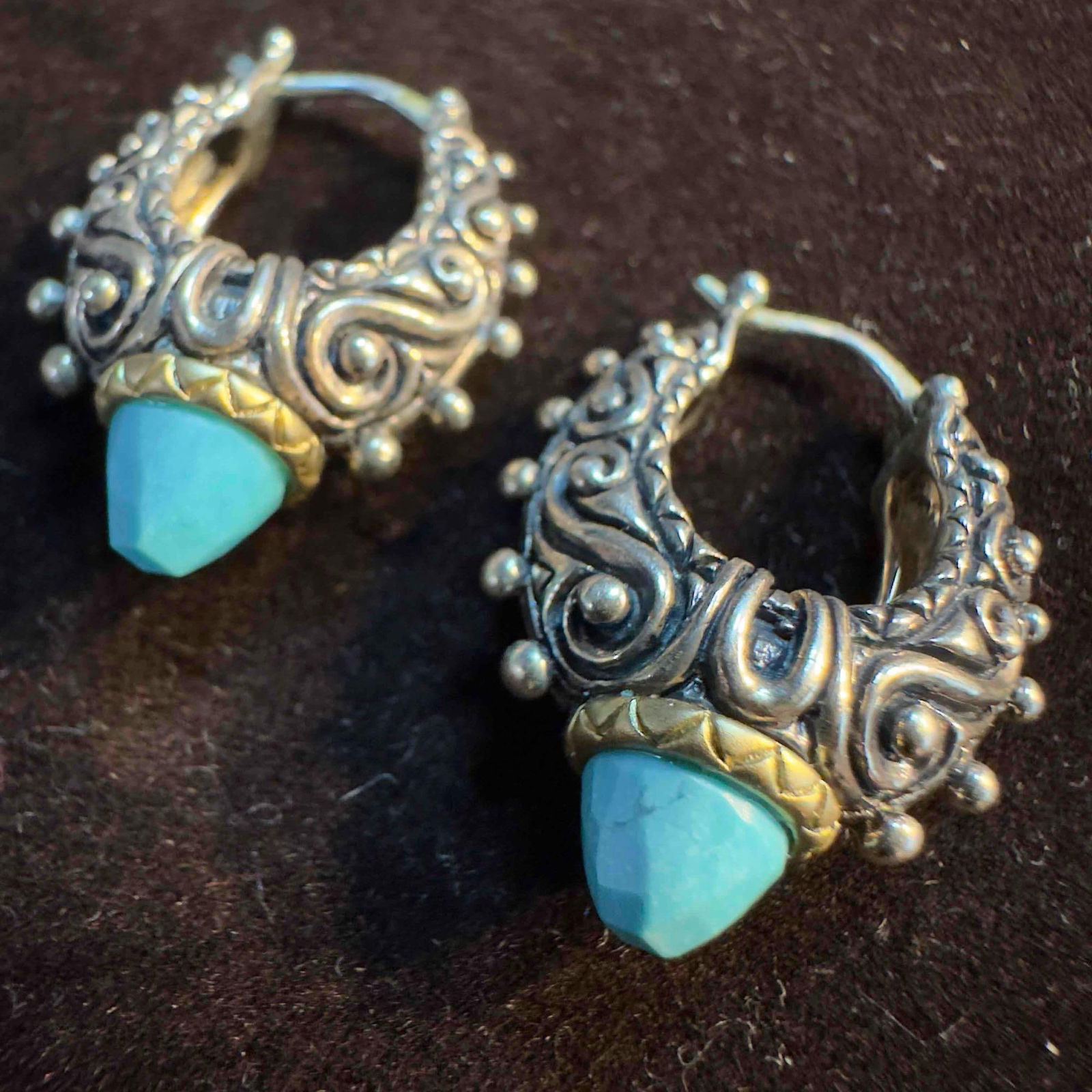 Barbara Bixby Sterling Silver 925 and 18K Gold Turquoise Hoop Earrings: This item is in good pre-owned, previously used/displayed condition with noticeable light wear, and surface scratches. Please reference all photos for full details. This piece of jewelry has been test
