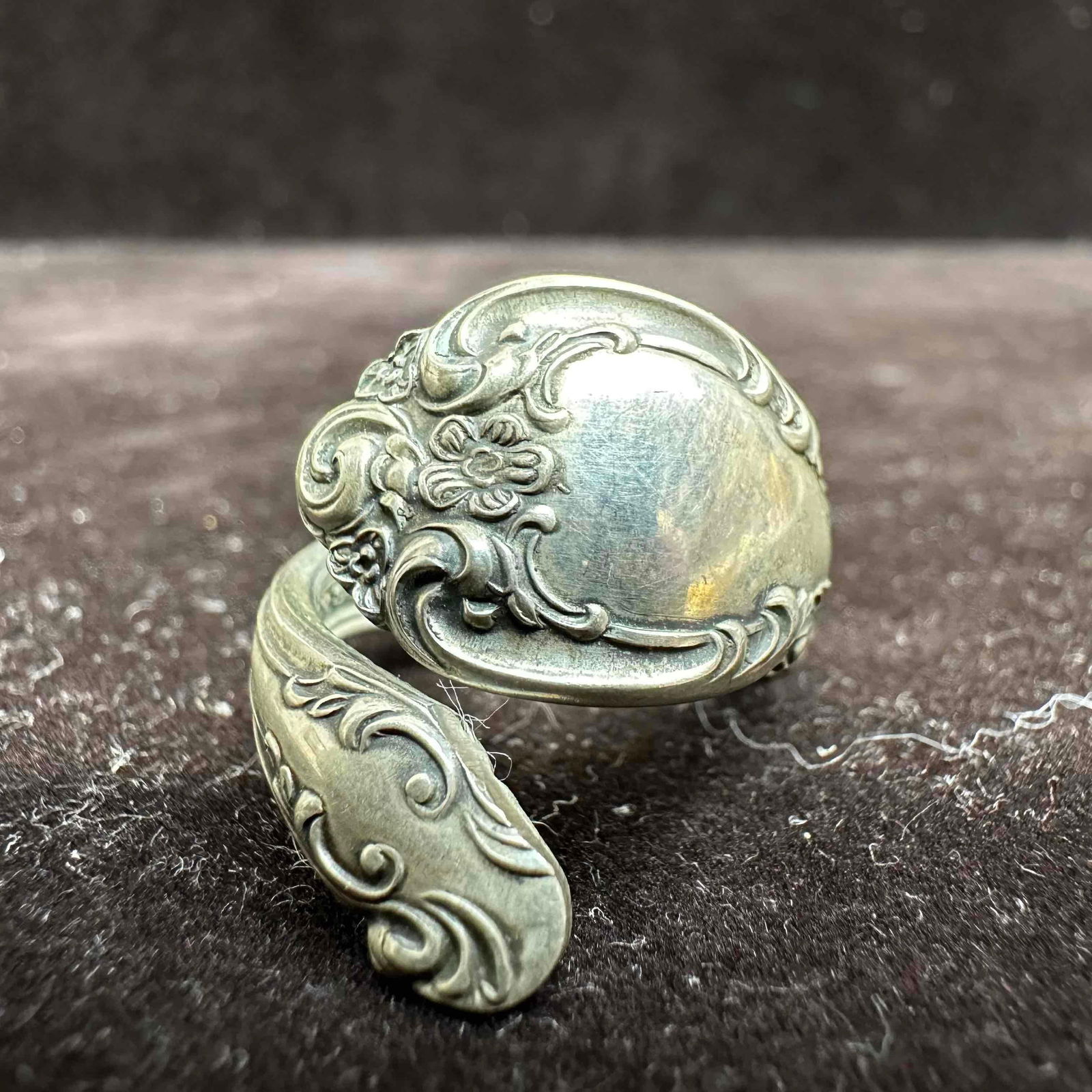 Gorham Sterling Silver Spoon Handle Wrap Around Melrose Pattern Ring H51: This item is in good pre-owned, previously used/displayed condition with noticeable light wear, and surface scratches. Please reference all photos for full details. This piece of jewelry has been test