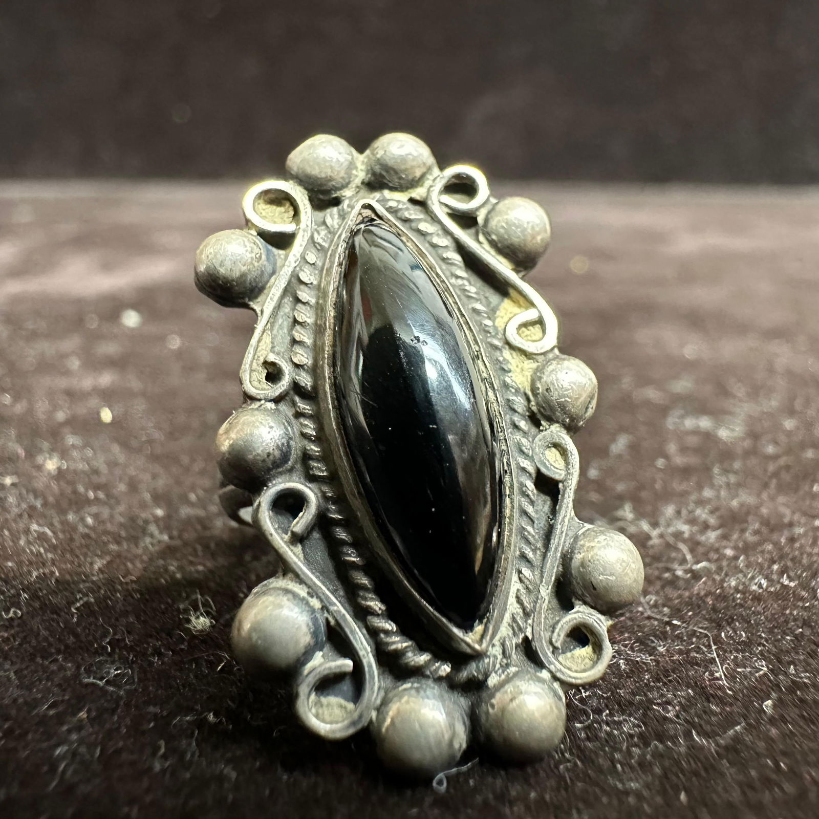 Marquis Cut Black Onyx Mexico Silver Beaded Bezel Ring: This item is in good pre-owned, previously used/displayed condition with noticeable light wear and surface scratches. Please reference all photos for full details. This piece of jewelry has been teste