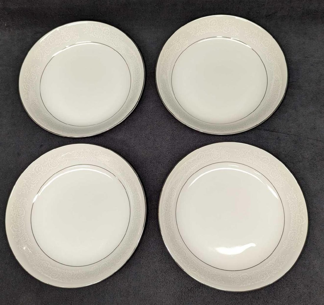 4 Retired International Juliet Coupe Soup Bowls A: 4 Retired International Juliet Coupe Soup Bowls A. Each plate is approx 7 5/8" x 7 5/8" x 1 1/2" and the total weight is 2.56 lbs. The bowls do not have any chips or cracks.