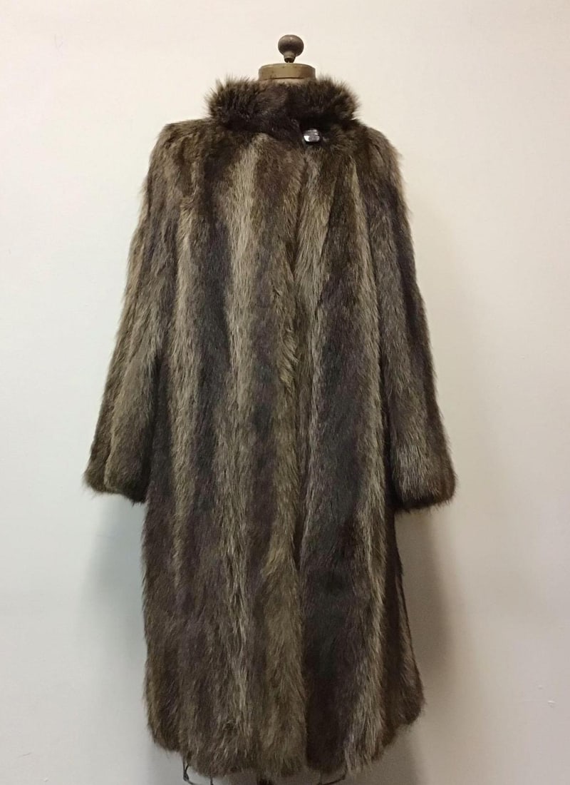 Raccoon Fur Coat Jacket Vintage Fashion: Raccoon Fur Coat Jacket Vintage Fashion. Made by an unknown manufacturer. This coat features a black linen interior, two exterior pockets, one button closure and two hook and clips. It is in good used