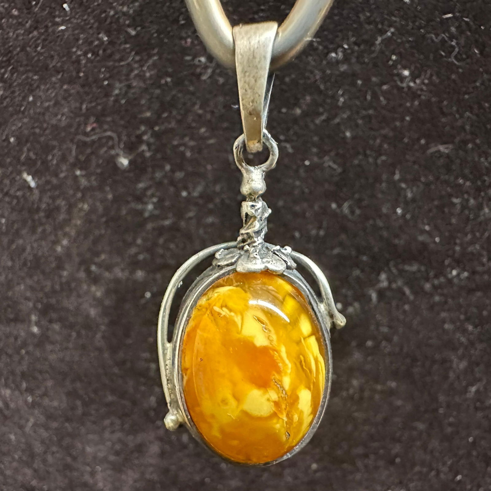 Milk and Honey Toned Amber Floral Silverwork Design Silver Pendant: This item is in good pre-owned, previously used/displayed condition with noticeable light wear and surface scratches. Please reference all photos for full details. This piece of jewelry has been teste