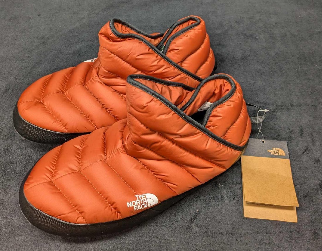 Men's Size 12 North Face Orange Thermoball Loafers: Men's Size 12 North Face Orange Thermoball Loafers. Each is approx 5" x 12" x 6" and the total weight is 1.18lb. The shoes do not appear to have been worn and the shoes still have the