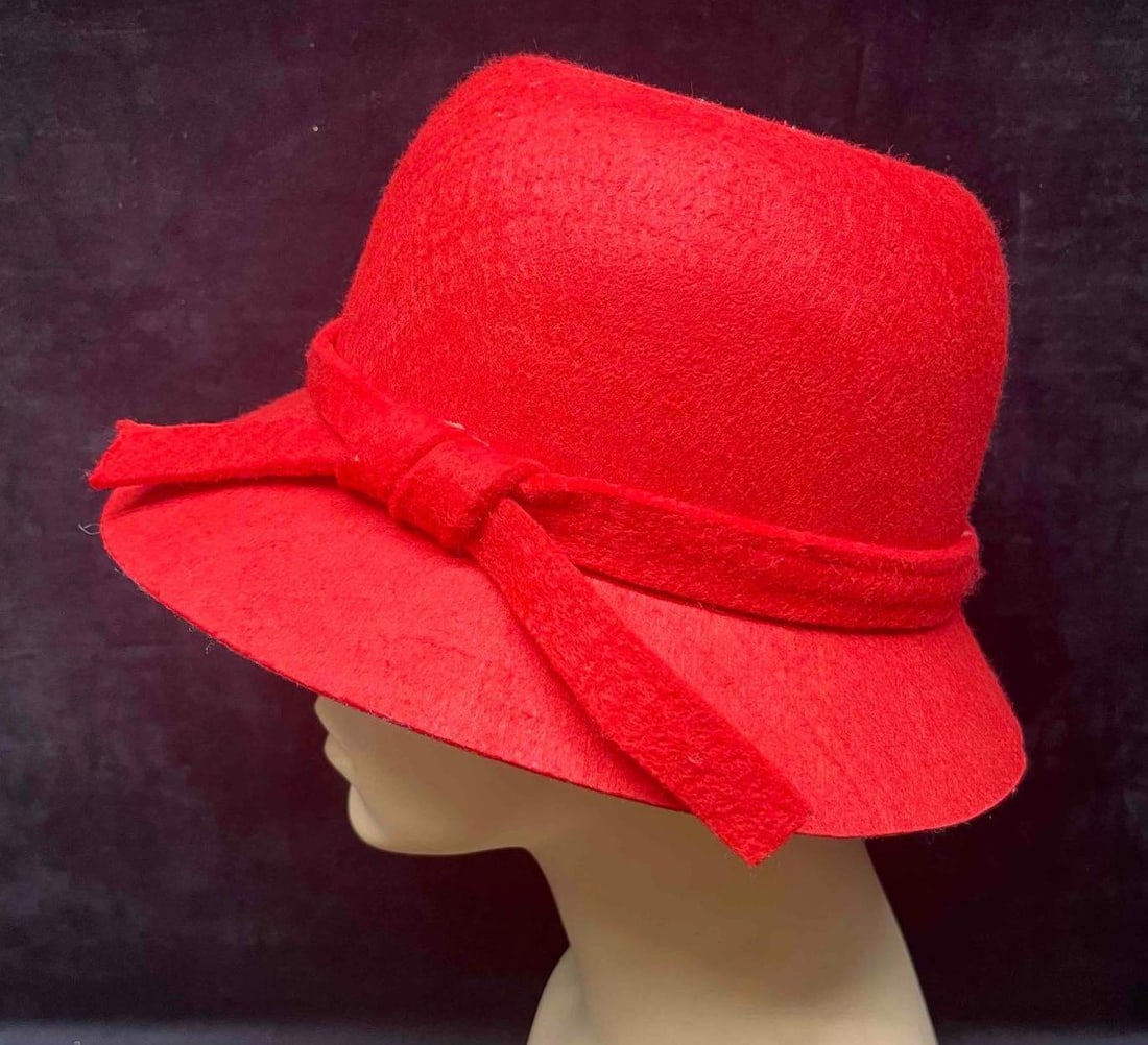 Red Wool Cloche Hat With Bow Flapper Style (1 of 7)