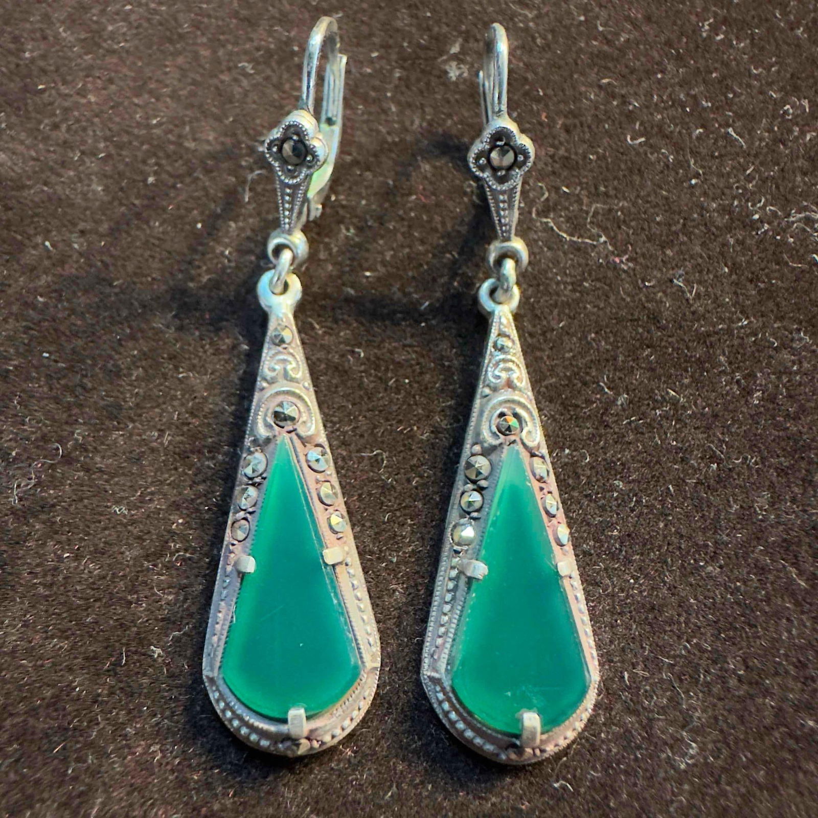 Malachite Green Stone Germany Sterling Silver Earrings Z48: This item is in good pre-owned, previously used/displayed condition with noticeable light wear, and surface scratches. Please reference all photos for full details. This piece of jewelry has been test