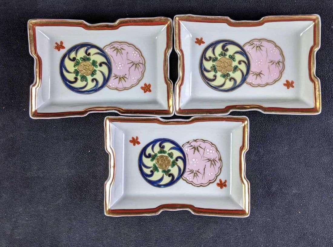 Vintage Oriental Rectangular Small Plates: Vintage Oriental Rectangular Small Plates There are three of these plates They were made in Japan and are porcelain. some paint is scratched but nothing to distract you from the beautiful designs.
