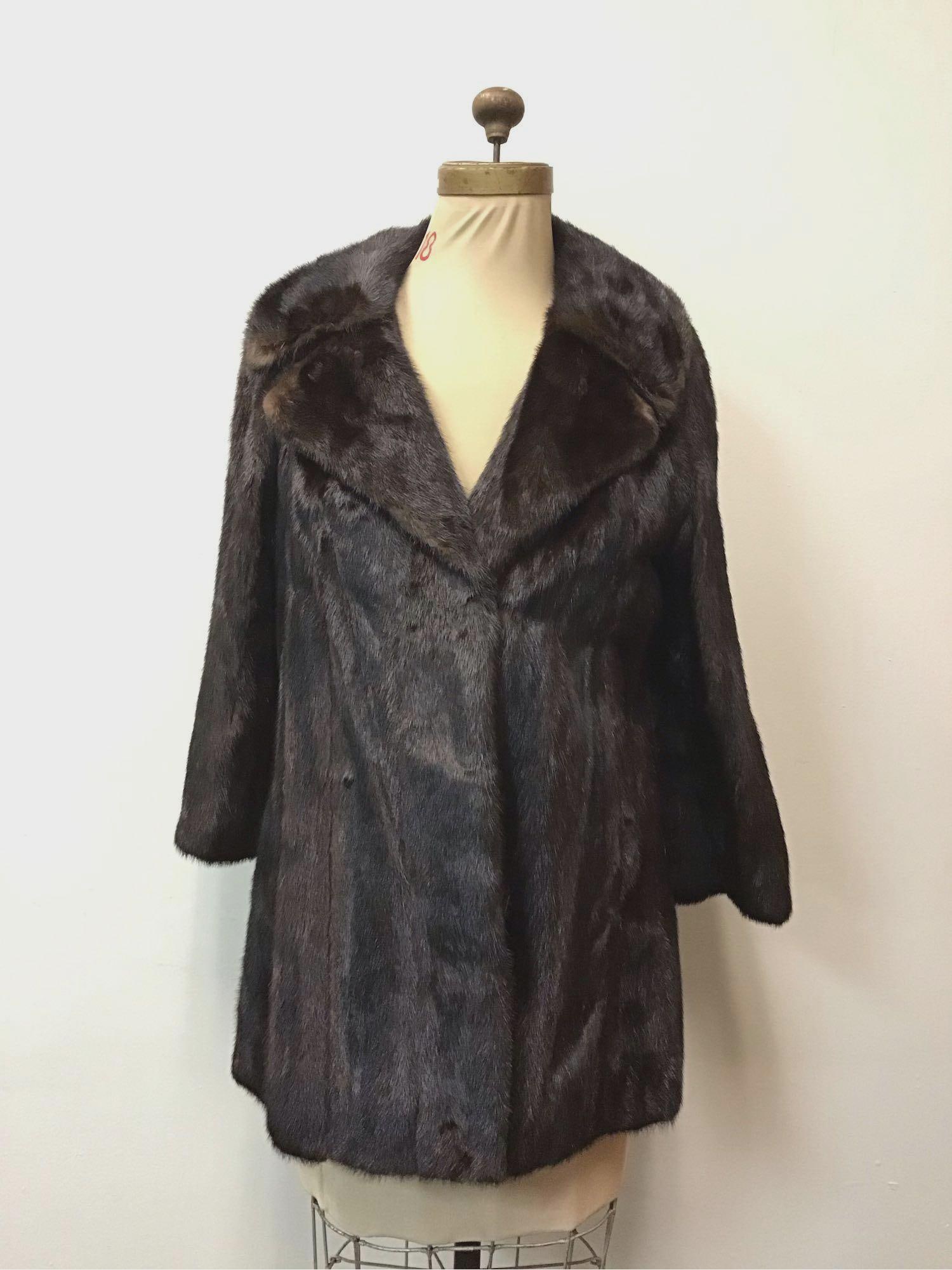 Ranch Mink Fur Coat Jacket Vintage Fashion SR150: Ranch Mink Fur Coat Jacket Vintage Fashion. This coat features a dark brown interior linen with a floral lace pattern embroidered on the lower half, a "Robinson's" interior neck tag, The initials "N H