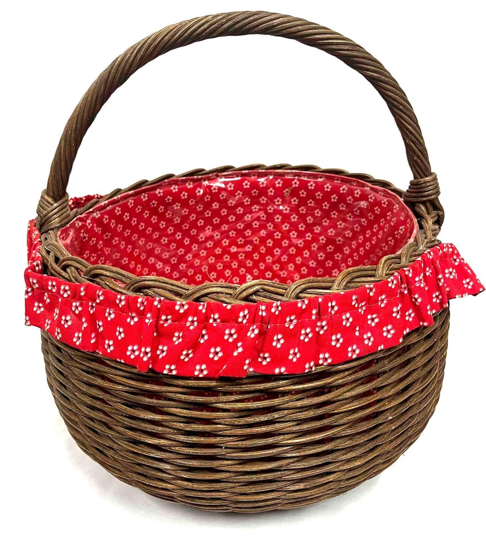 Large Whicker Basket With Red Fabric & Flowers: This lot contains a Large Wicker Basket With Red Fabric & Flowers. It is approx 14" x 12 1/2" x 15" and it weighs about 2lbs. Overall the Wicker Basket is in good used condition with some light w