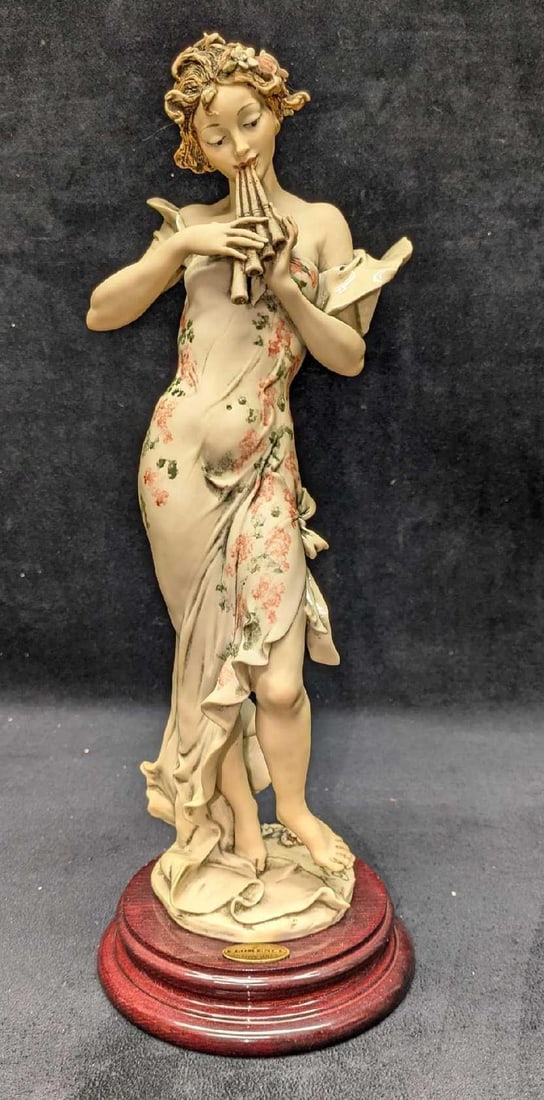 Members Only Giuseppe Armani Melody Capodimonte Figurine (1 of 9)