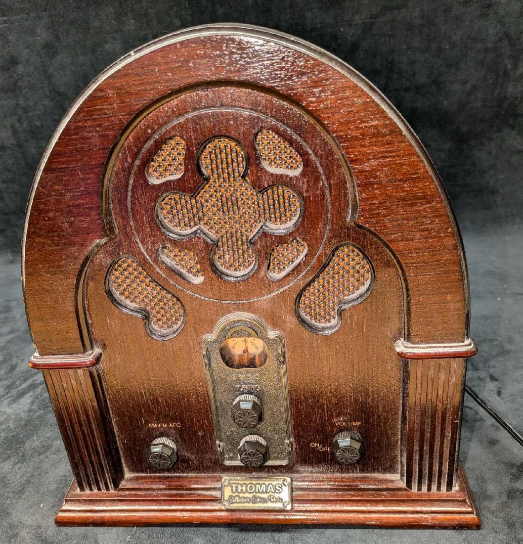 Thomas Collector's Edition AM/FM AFC Cassette Radio Model 317 (1 of 9)