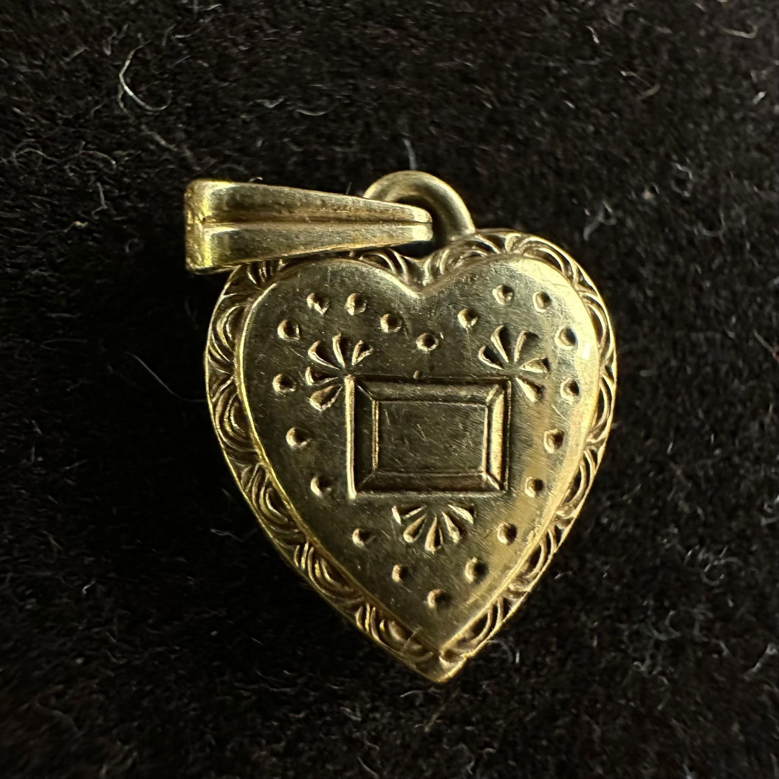 10K Heart Shaped Pendant Small Gold Jewelry (1 of 10)