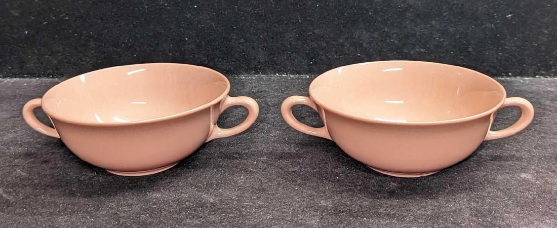 2 Vintage Lenox Two Handle Coral Soup Bowls B: 2 Vintage Lenox Two Handle Coral Soup Bowls B. Each bowl is approx 6 1/4" x 4 3/4" x 1 1/8" and the total weight is 0.65lb. The bowls have no chips or cracks.
