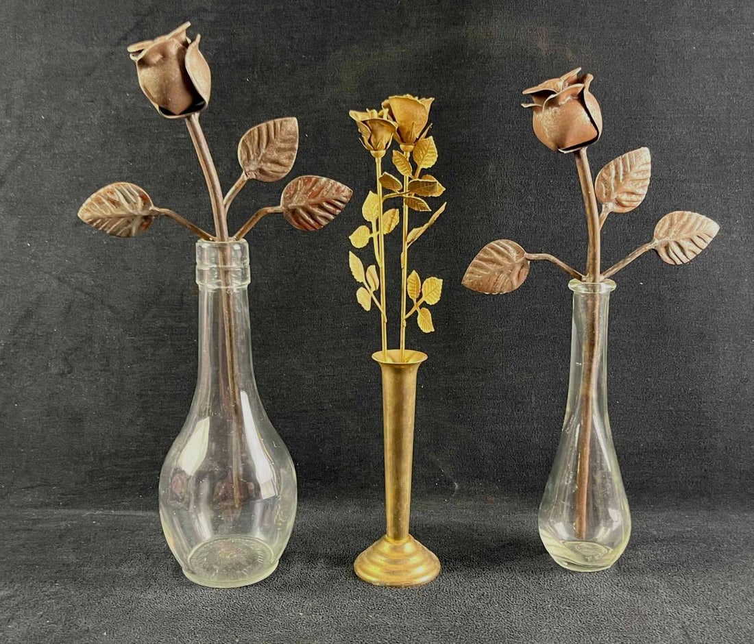 Brass and Meta Flower Sculptures Flower Sculpture: Brass and Meta Flower Sculptures Flower Sculpture This is a set of three metal or brass flowers in vases. These small sculptures are unique. They are in good condition with some surface rust on the me