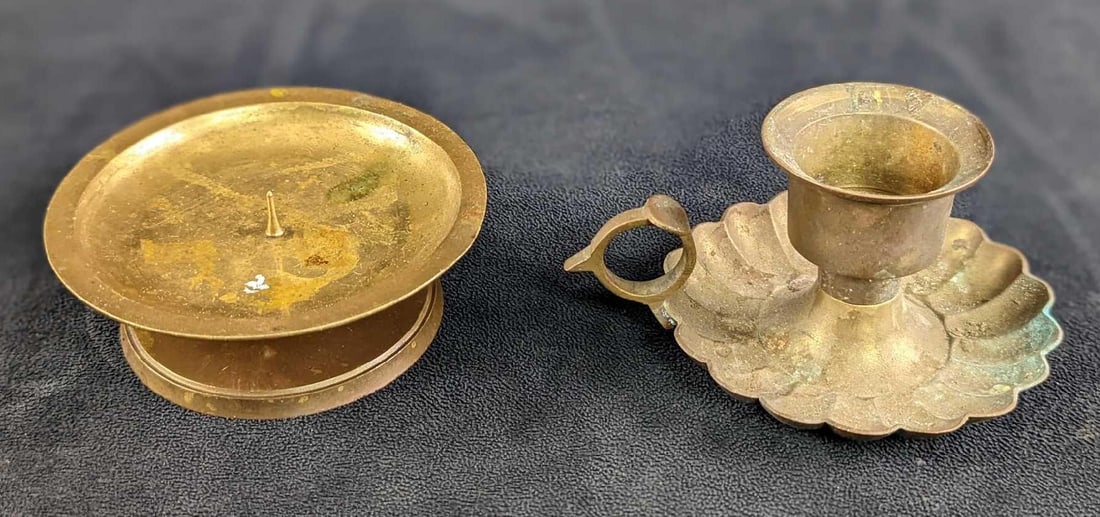 Vintage Brass Candlestick & Candle Holders: This lot includes: (1) Vintage Brass Candlestick Holder. This is approx 5" x 4" x 2 3/4" and it weighs 0.46lb. The candlestick holder has some tarnish and candle wax residue. (1) Vintage