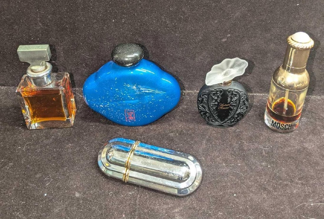 5 Moschino Calvin Klein Blu De Chine Histoire D'amour Perfumes: 5 Moschino Calvin Klein Blu De Chine Histoire D'amour Perfumes. This lot includes: (1) Does not have any labels or markings. This appears to be (by the bottle) "Calvin Klein - Eternity Perfum