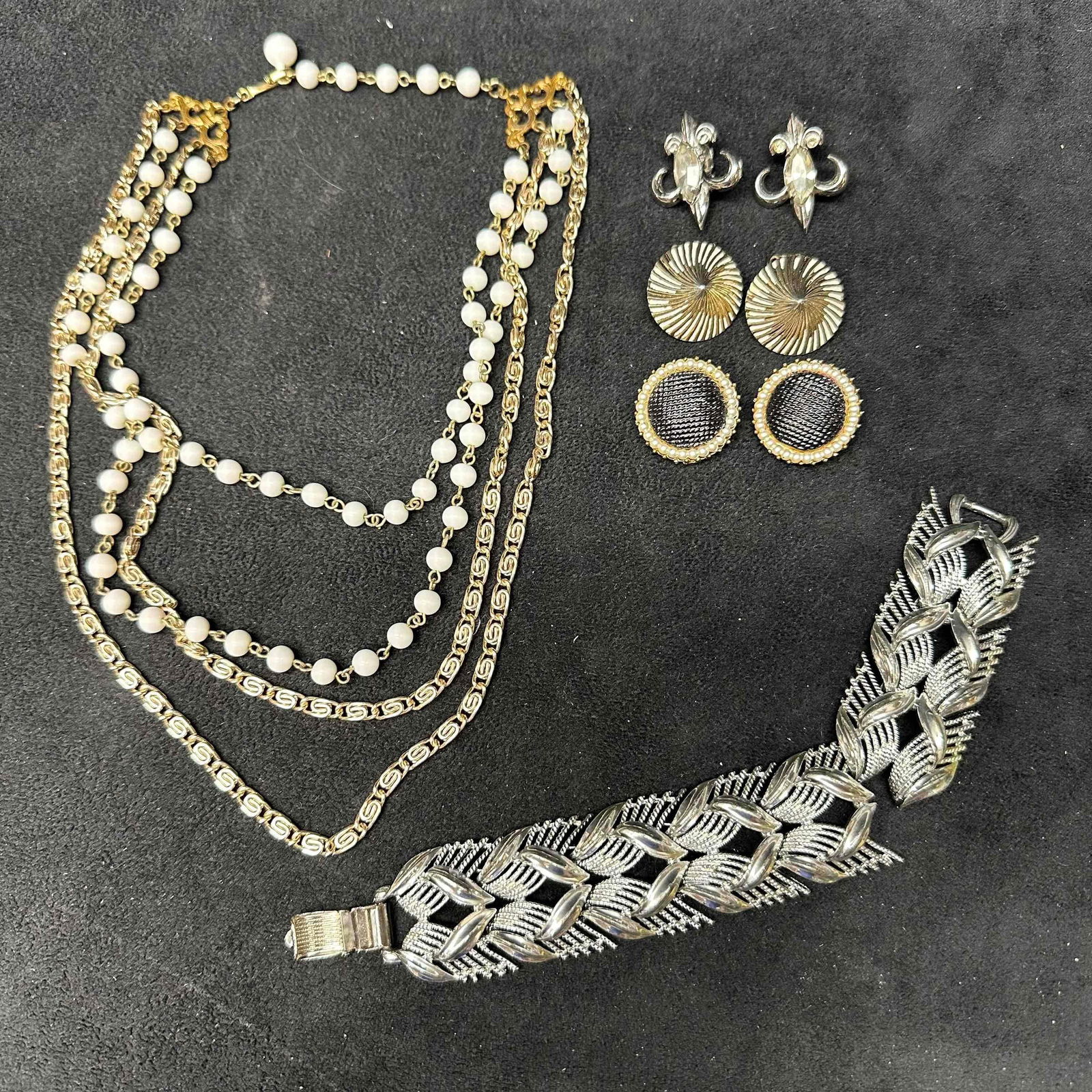 Coro Costume Jewelry Necklace Earrings Bracelet Set K12 Five Pieces (1 of 4)