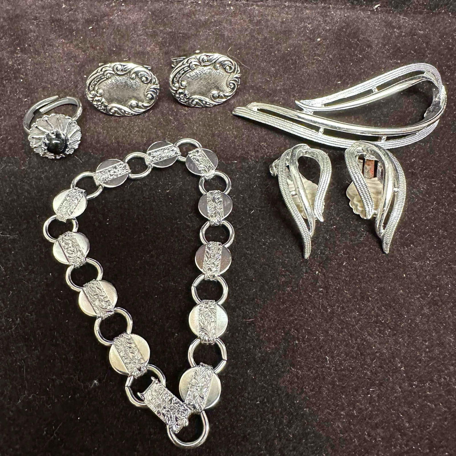 Lot of Vintage Sarah Coventry Silver Tone Jewelry Bracelet Earrings Brooch Cuff Links Ring (1 of 10)