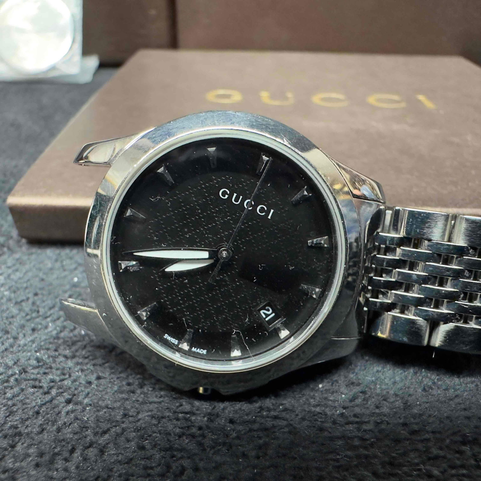 Gucci G-Timeless 126.5 Stainless Steel Men's Quartz Watch Broken: Gucci G-Timeless 126.5 Stainless Steel Men's Quartz Watch Broken. This watch includes bezel back plate (2), original box, and the watch is broken, in need of repair. Watch band is disconnected, br