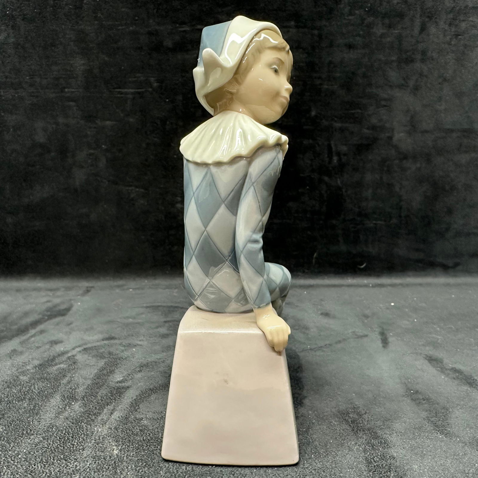 Lladro Harlequin B Porcelain Figurine Sitting Jester (1 of 6)